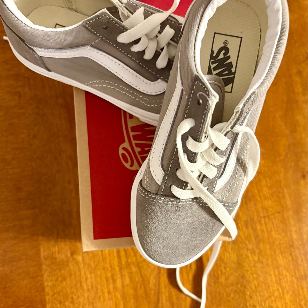NWT Vans Kids Silver and White Sneakers